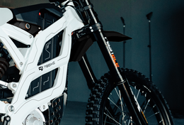 79BIKE Falcon GT in white, frame and front fork detail