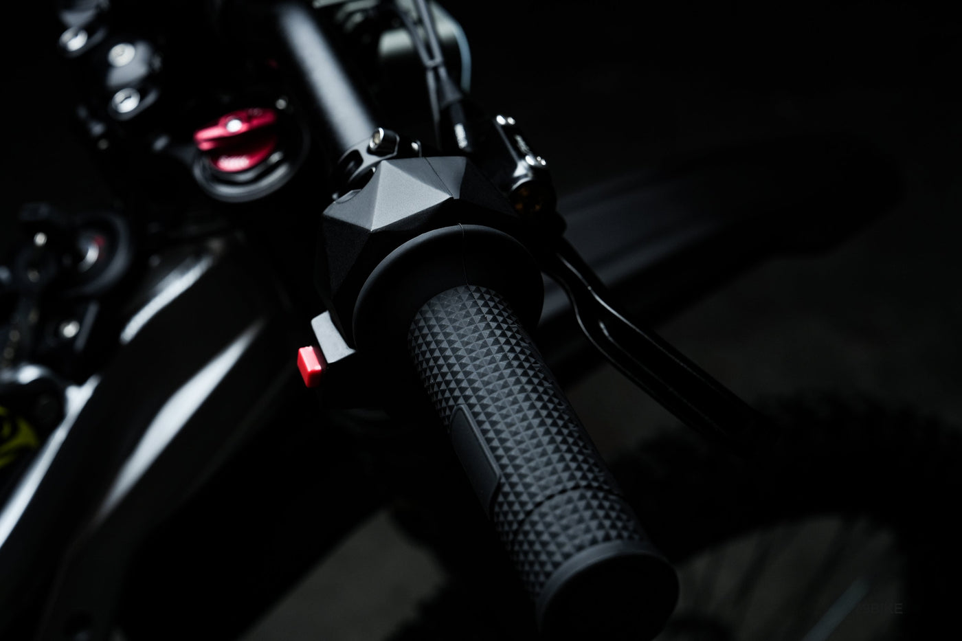 79BIKE Falcon Pro handlebar controls and brake lever