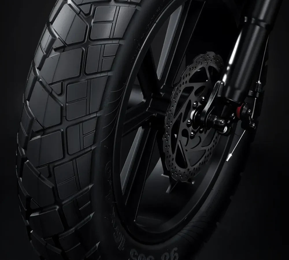 16 x 4 in tires and a 28.7 in seat