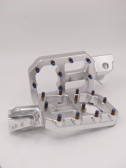 Yozma IN 10 Wide Foot Pegs, silver