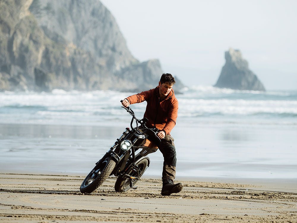Rider with a Freego Flash F3 Pro Max on a beach