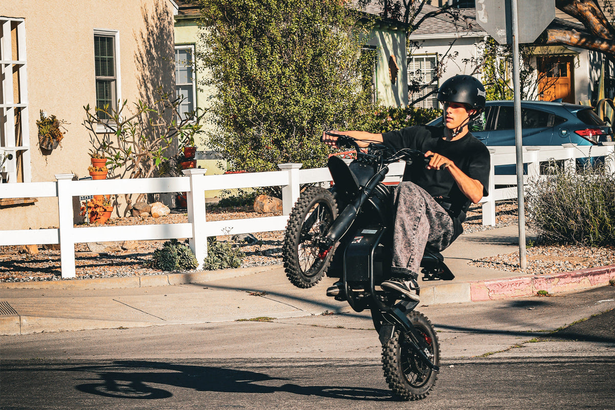 Riding'times GT54 Pro rolling on the street