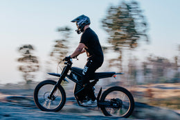 Riding'times GT73 at speed on a trail
