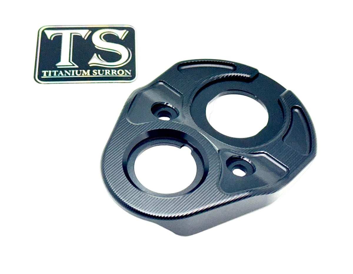 Aluminum Key Cover/ USB Plate for E-Ride Pro · Titanium Surron, black