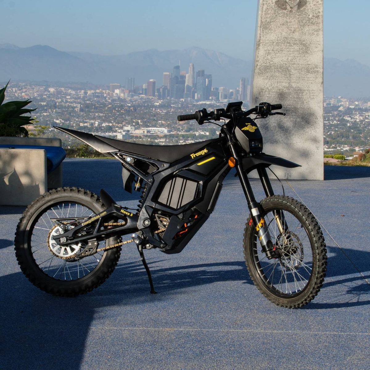 Freego Nova 5 side profile on a panoramic overlook