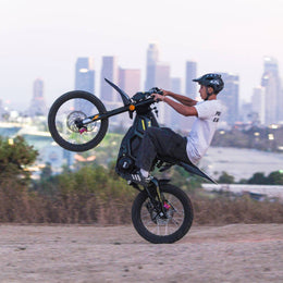 Freego Nova 5 ridden on the back wheel at an urban overlook