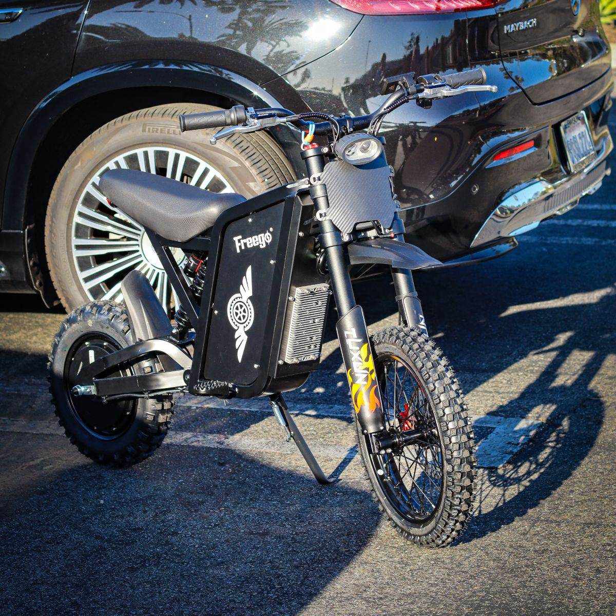Freego X0 beside a car, showing scale