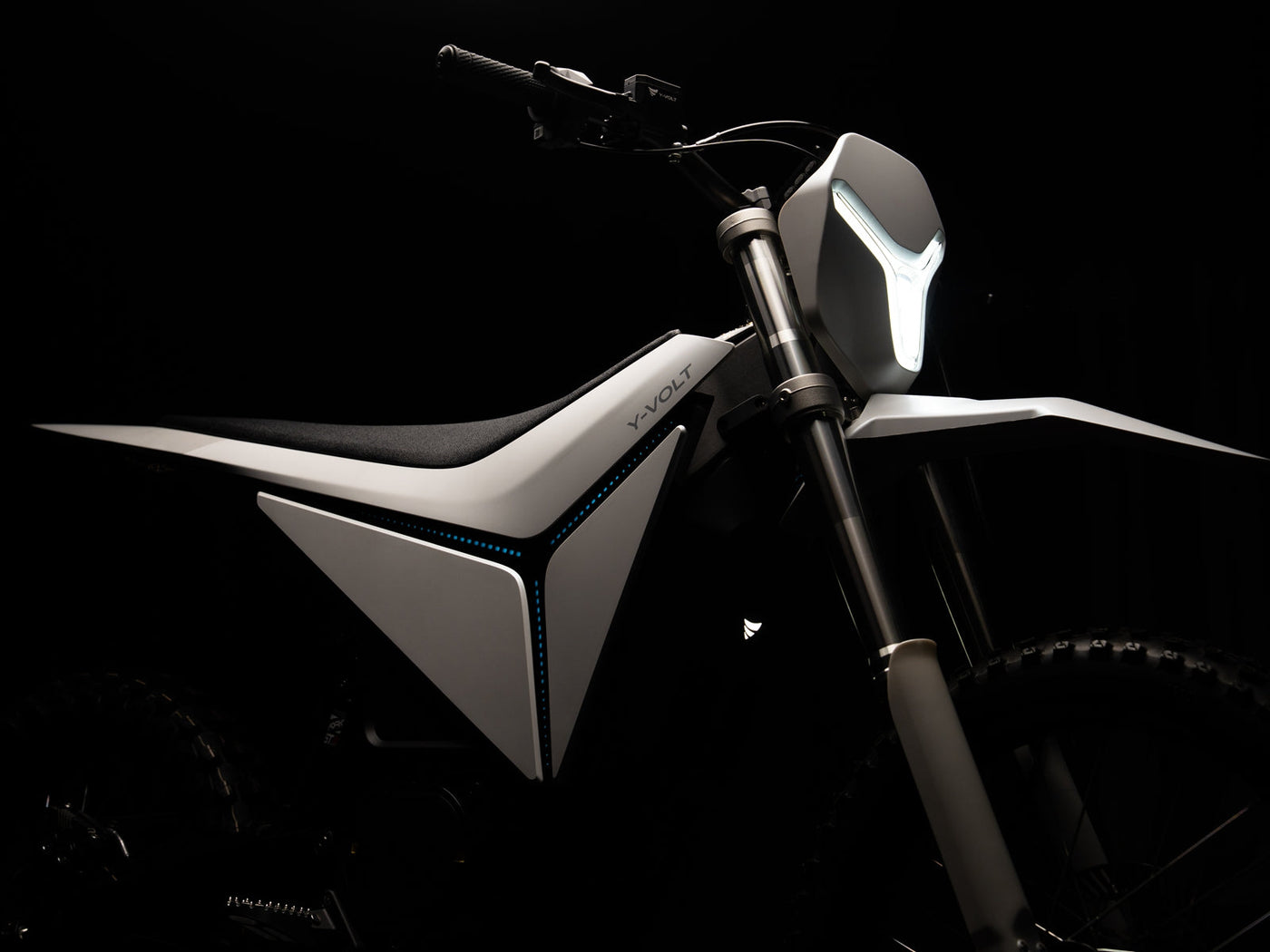 Y-VOLT Surge V in White, bodywork and seat