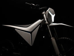 Y-VOLT Surge V in White, bodywork and seat